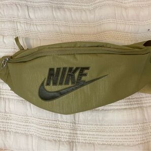 NEW Nike Fanny pack Olive Green (Metallic Thread)
